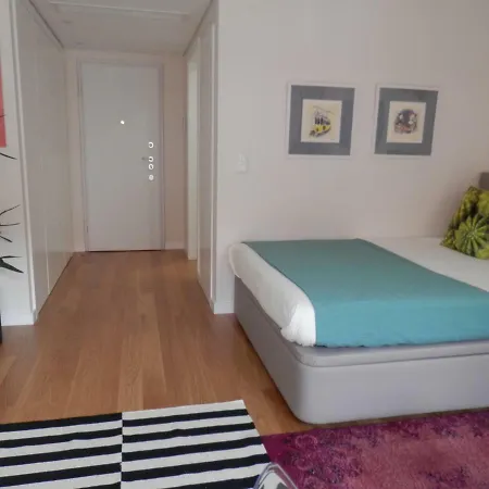 Ripple - Modern Condo With Pool, Aircon, Parking リスボン